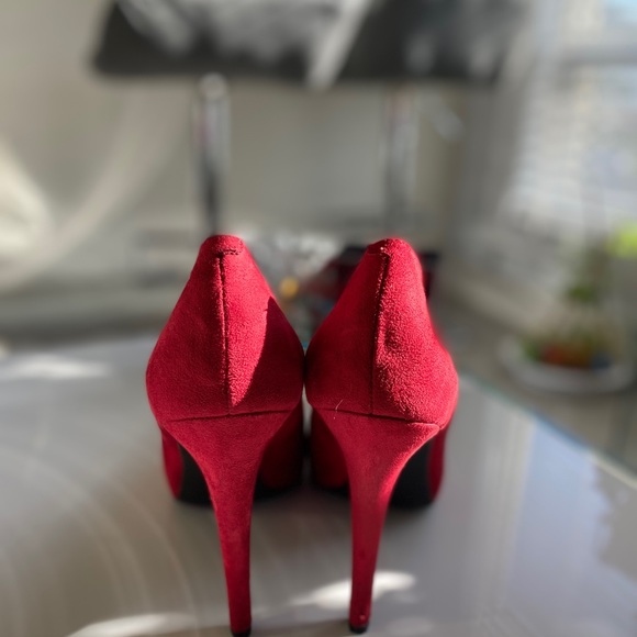 High heel shoes - Picture 2 of 4